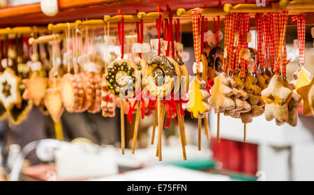 Gingerbread Ornamenti natale presso il " mercato di Natale' in Colmar Francia Foto Stock