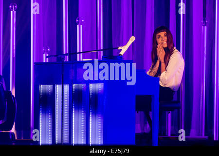 Baltimore, Maryland, Stati Uniti d'America. 6 Sep, 2014. Il cantante Christina PERRI suona dal vivo al primo Mariner Arena a Baltimora, Maryland © Daniel DeSlover/ZUMA filo/Alamy Live News Foto Stock