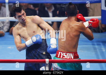 Punti dopo il decimo round. 5 Sep, 2014. (L-R) Ryota Murata (JPN), Adrian Luna (MEX), 5 settembre 2014 - Pugilato : Boxe medio peso bout a Yoyogi 2a palestra, Tokyo, Giappone. Ryota Murata ha vinto la lotta su punti dopo il decimo round. © Yusuke Nakanishi AFLO/sport/Alamy Live News Foto Stock