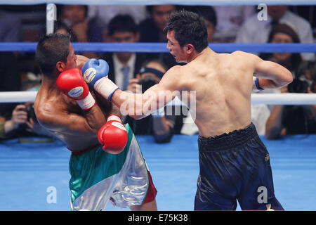 Punti dopo il decimo round. 5 Sep, 2014. (L-R) Adrian Luna (MEX), Ryota Murata (JPN), 5 settembre 2014 - Pugilato : Boxe medio peso bout a Yoyogi 2a palestra, Tokyo, Giappone. Ryota Murata ha vinto la lotta su punti dopo il decimo round. © Yusuke Nakanishi AFLO/sport/Alamy Live News Foto Stock