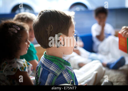 Non udenti bambino Foto Stock