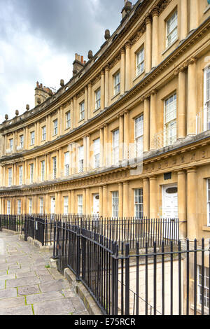 Il Circo e la sua architettura Georgiana nella città di Bath, Somerset, Inghilterra, Regno Unito Foto Stock