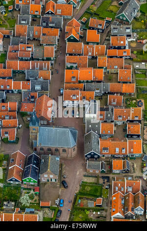 Vista aerea, case di pescatori sulla Penisola di Marken, Provincia di North-Holland, Paesi Bassi Foto Stock