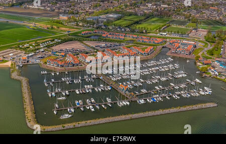 Vista aerea, porto sul lago Markermeer, Volendam, provincia Olanda Settentrionale, Paesi Bassi Foto Stock