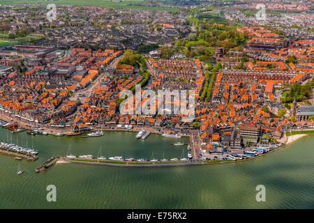 Vista aerea, Volendam, con porto al lago Markermeer, Volendam, provincia Olanda Settentrionale, Paesi Bassi Foto Stock