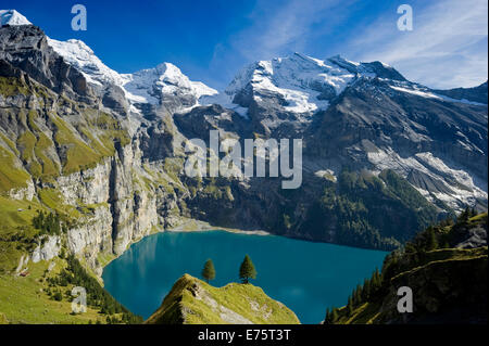 Lago Oeschinensee, Kandersteg, Oberland bernese, Canton Berna, Svizzera Foto Stock