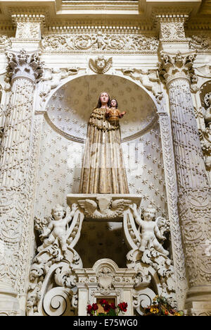 In legno incassato Madonna con Bambino, altare laterale, la chiesa gesuita nella Chiesa del Gesù o della Madonna del Buon Consiglio Foto Stock