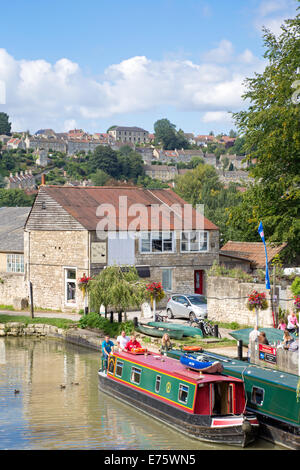 Per coloro che godono di un giorno di Kennet and Avon Canal a Bradford on Avon, Wiltshire, Inghilterra, Regno Unito Foto Stock