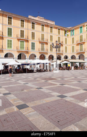 Ristoranti e caffetterie sulla strada in Plaça Major, Palma de Mallorca, Maiorca, isole Baleari, Spagna Foto Stock