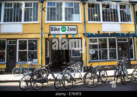La zona in bicicletta, un negozio di biciclette in Oxford City Centre Foto  stock - Alamy