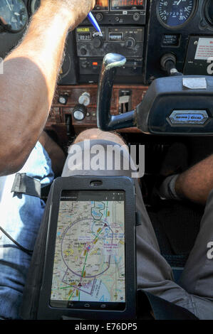 Interno su una cabina di pilotaggio di un aereo Cessna Foto Stock