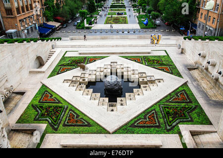 Armenia, Yerevan, Cafesjian Museo di arte e la cascata Foto Stock