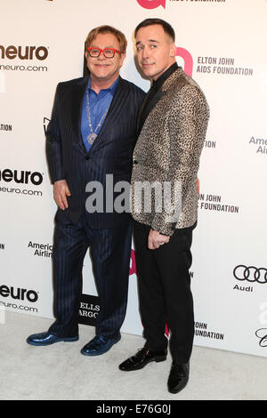 Elton John Aids Foundation presenta XXII edizione Academy Awards la visualizzazione di parti - gli arrivi con: Sir Elton John,David arredare dove: West Hollywood, California, Stati Uniti quando: 02 Mar 2014 Foto Stock