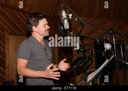 Sessione di registrazione per Broadway i ponti di Madison County tenutasi presso l'Avatar Studios. Dotato di: Hunter Foster dove: New York New York, Stati Uniti quando: 03 Mar 2014 Foto Stock