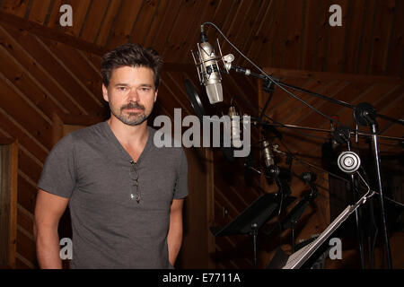 Sessione di registrazione per Broadway i ponti di Madison County tenutasi presso l'Avatar Studios. Dotato di: Hunter Foster dove: New York New York, Stati Uniti quando: 03 Mar 2014 Foto Stock