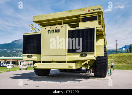 Terex Titan, raggio carrello per aprire miniere, il carrello più grande del mondo, sul display in Sparwood, British Columbia, Canada Foto Stock