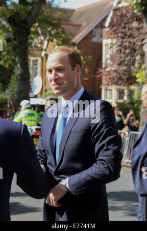 Oxford, Regno Unito. 8 Sep, 2014. Il principe William arrivando a St Hugh College per aprire un nuovo edificio. Credito: Pete Lusabia/Alamy Live News Foto Stock