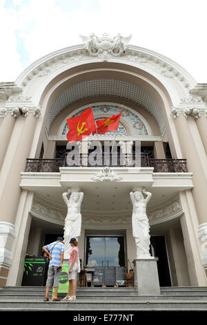 La facciata del Teatro dell Opera di Ho Chi Minh City, Vietnam. Foto Stock