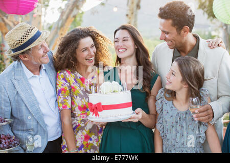 Famiglia festeggia il compleanno insieme Foto Stock