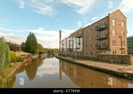 Skipton, Leeds a Liverpool canal, nuovi appartamenti sul vecchio Mulino Dewhirst sito Foto Stock