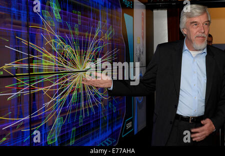 Praga, Repubblica Ceca. 8 Sep, 2014. Direttore generale dell'Organizzazione europea per la ricerca nucleare (CERN) Rolf Heuer raffigurato durante l incontro con i giornalisti in Accademia delle Scienze di Praga Repubblica Ceca, 8 settembre 2014. Credito: Michal Krumphanzl/CTK foto/Alamy Live News Foto Stock