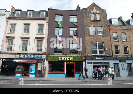 Un negozio di fronte in Shoreditch East London con un posto chiamato catture Foto Stock