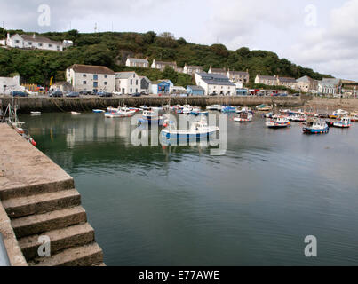 Porthleven Harbour, Cornwall, Regno Unito Foto Stock