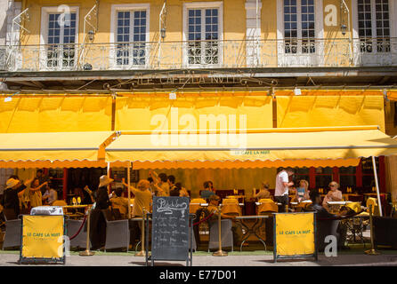 Cafe la Nuit a Arles Francia Foto Stock