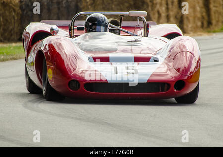 La Lola T70 è stato costruito per sports car racing, in voga la metà e la fine degli anni sessanta. Sviluppato da Lola Cars nel 1965 in Gran Bretagna. Racing a Goodwood Foto Stock