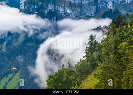 La Svizzera Murren, Berner Oberland, regione di Jungfrau, parapendio, paracadutismo Foto Stock