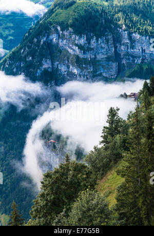 La Svizzera Murren, Berner Oberland, regione di Jungfrau, parapendio, paracadutismo Foto Stock