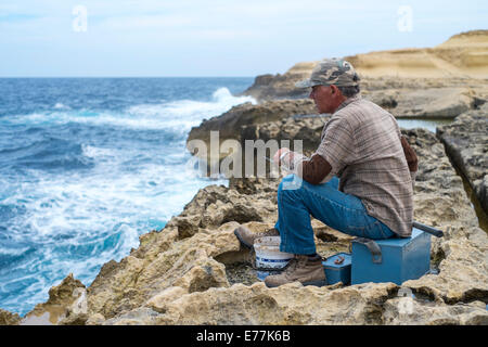 L'uomo la pesca nel Mediterraneo Foto Stock