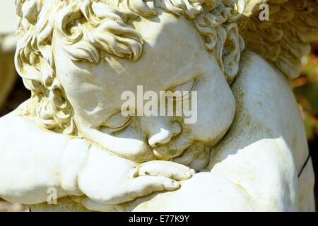 Un cherubino a pelo statua England Regno Unito Foto Stock