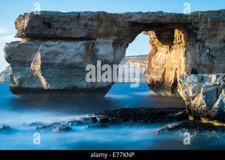 La finestra Azzurra sull isola di Gozo nel Mediterraneo Foto Stock
