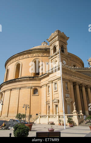 La Chiesa Parrocchiale di Santa Maria nella città di Mosta sull'isola mediterranea di Malta Foto Stock