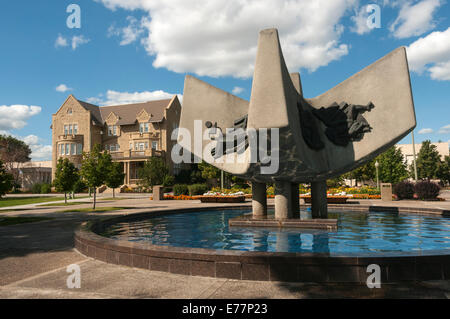 Elk203-5249 Canada, Alberta, Edmonton, Royal Alberta Museum, la sede del governo e fontana di entrata Foto Stock
