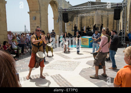 I musicisti suonano in Upper Barrakka Gardens a La Valletta, Malta Foto Stock