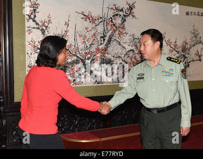 Pechino, Cina. 9 Sep, 2014. Changlong ventola (R), vice presidente della Cina la Commissione militare centrale, risponde con U.S. Presidente National Security Advisor Susan Rice a Pechino Capitale della Cina, Sett. 9, 2014. © Gao Jie/Xinhua/Alamy Live News Foto Stock