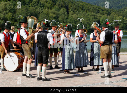 Banda di ottoni, Alt-Schlierseer-Kirchtag festival, Schliersee, Alta Baviera, Baviera, Germania Foto Stock