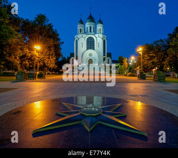 Ussian Cattedrale Ortodossa di Cristo Salvatore, in stella davanti con indicazioni geografiche e di rilievo di Kaliningrad 750 Foto Stock