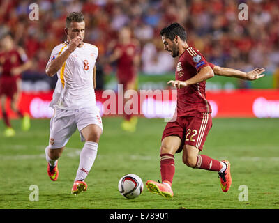 Valencia, Spagna. 08 Sep, 2014. Avanti Isco (R) è contestata da Demirl durante il Campionato Europeo in qualifica. Spagna contro la Macedonia. Credito: Azione Sport Plus/Alamy Live News Foto Stock