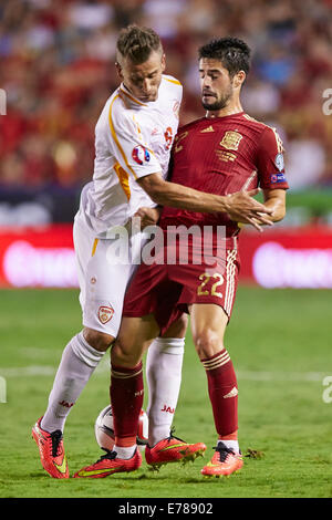 Valencia, Spagna. 08 Sep, 2014. Avanti Isco (R) assume Demirl durante il Campionato Europeo in qualifica. Spagna contro la Macedonia. Credito: Azione Sport Plus/Alamy Live News Foto Stock