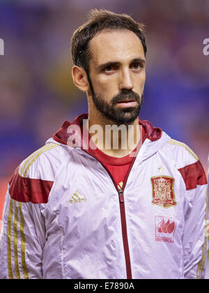 Valencia, Spagna. 08 Sep, 2014. Centrocampista Juanfran guarda sulla prima per il campionato europeo delle qualifiche. Spagna contro la Macedonia. Credito: Azione Sport Plus/Alamy Live News Foto Stock