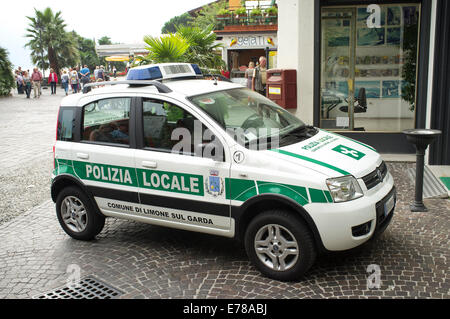 Auto della Polizia a Limone sul Lago di Garda, Italia. Foto Stock