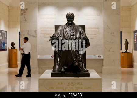 Chief Justice John Marshall statua, Suprema Corte lobby principale - Washington DC, Stati Uniti d'America Foto Stock