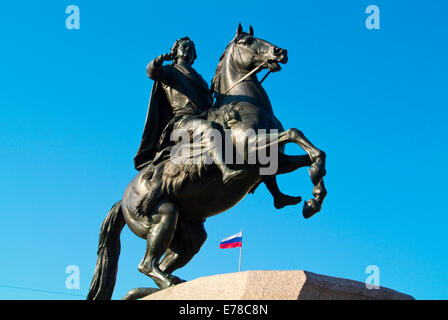 Bronze Horseman, statua resa famosa da Pushkin, la Piazza del Senato, Central Saint Petersburg, Russia, Europa Foto Stock