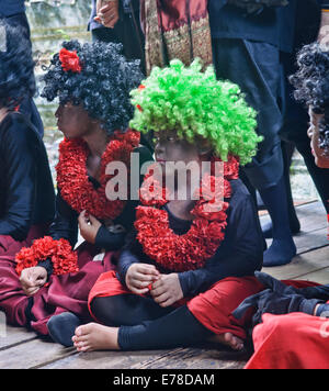 Bambini Afro interpreti presso la Casa degli Artisti, Klong Bang Luang, Bangkok, Thailandia Foto Stock