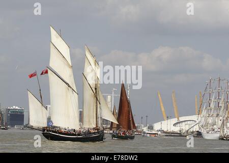 Londra, Regno Unito. 9 Sep, 2014. Tall Ships lasciare Greenwich nel 'Parade di vela". Le navi sono state a Londra per il Royal Greenwich Tall Ships Festival 2014: Credito Ed Brown/Alamy Live News Foto Stock
