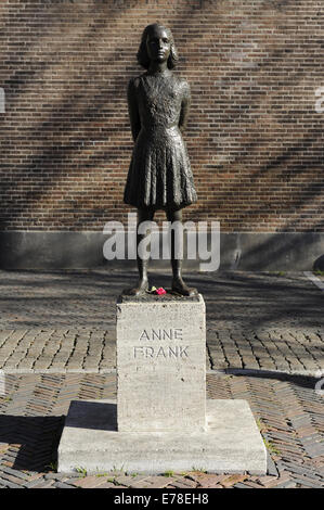La casa di Anna Frank (1929-1945). Jewish vittima di olocausto. Statua. Utrecht, Paesi Bassi. Foto Stock