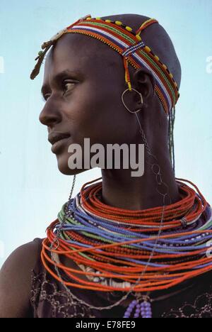 El Molo madre con gioielli, El Molo tribù il lago Turkana - Kenya. Foto Stock